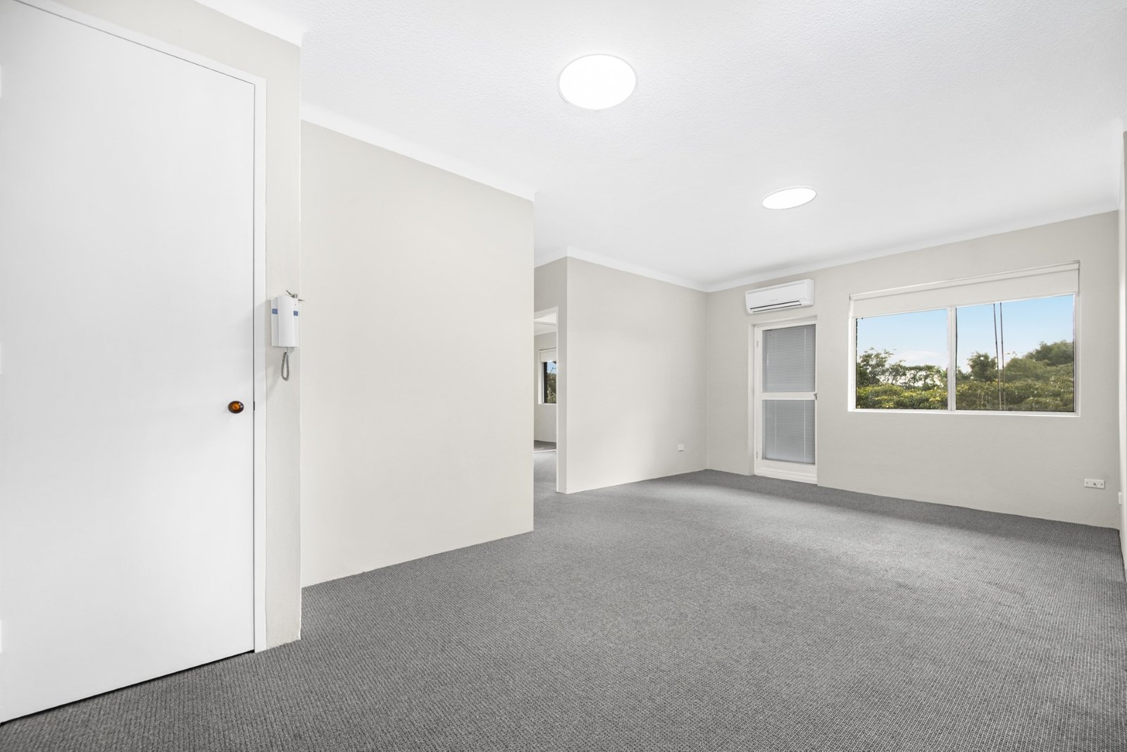 9/142-144 Chuter Avenue SANS SOUCI 1