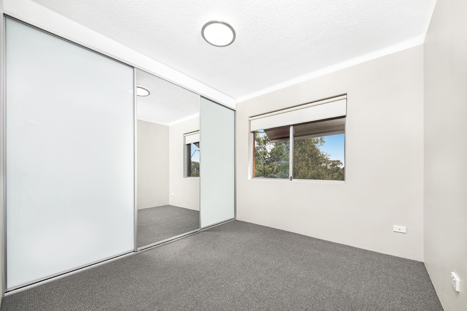 9/142-144 Chuter Avenue SANS SOUCI 3