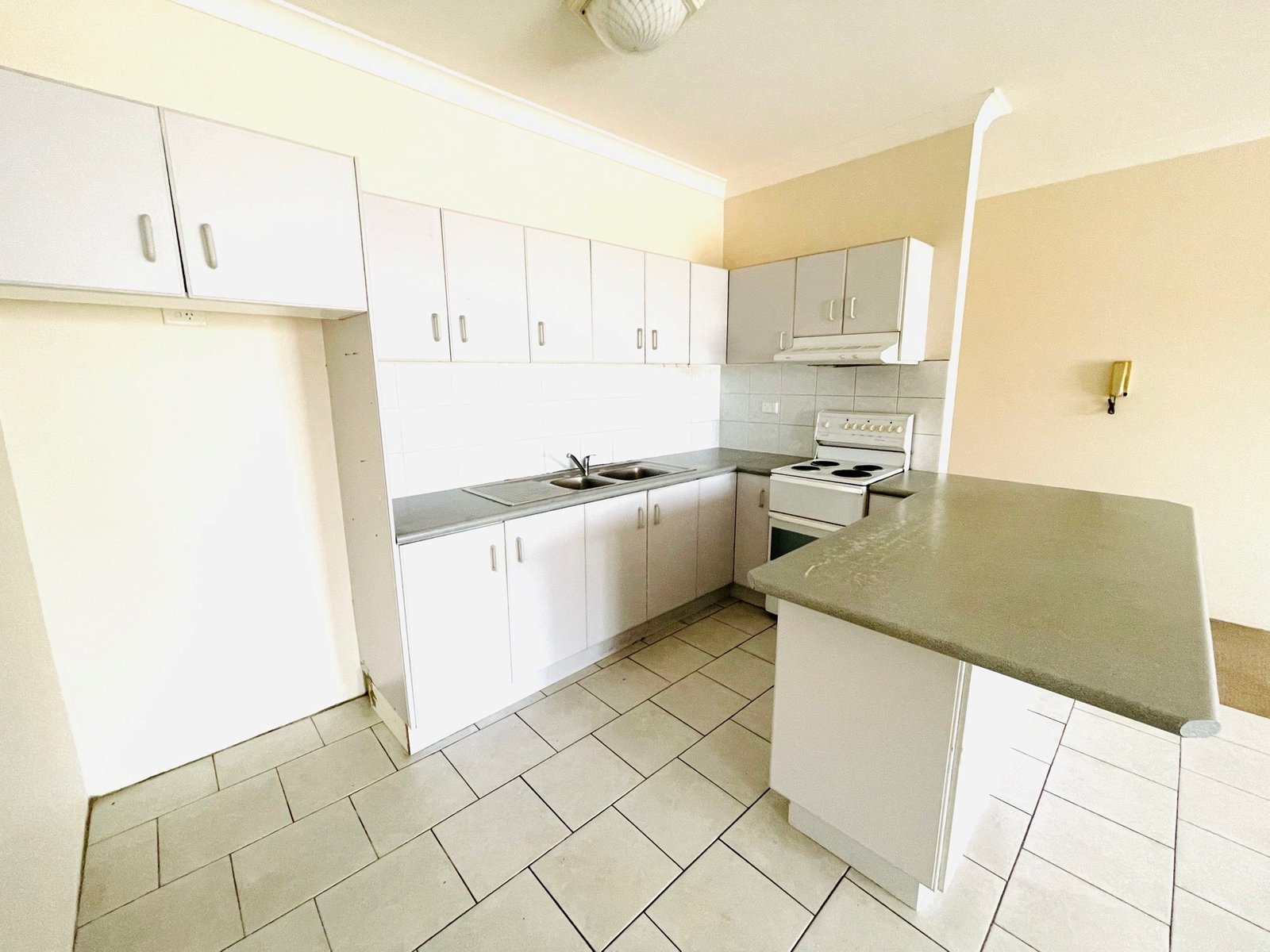 9/15 Regent Street KOGARAH 1