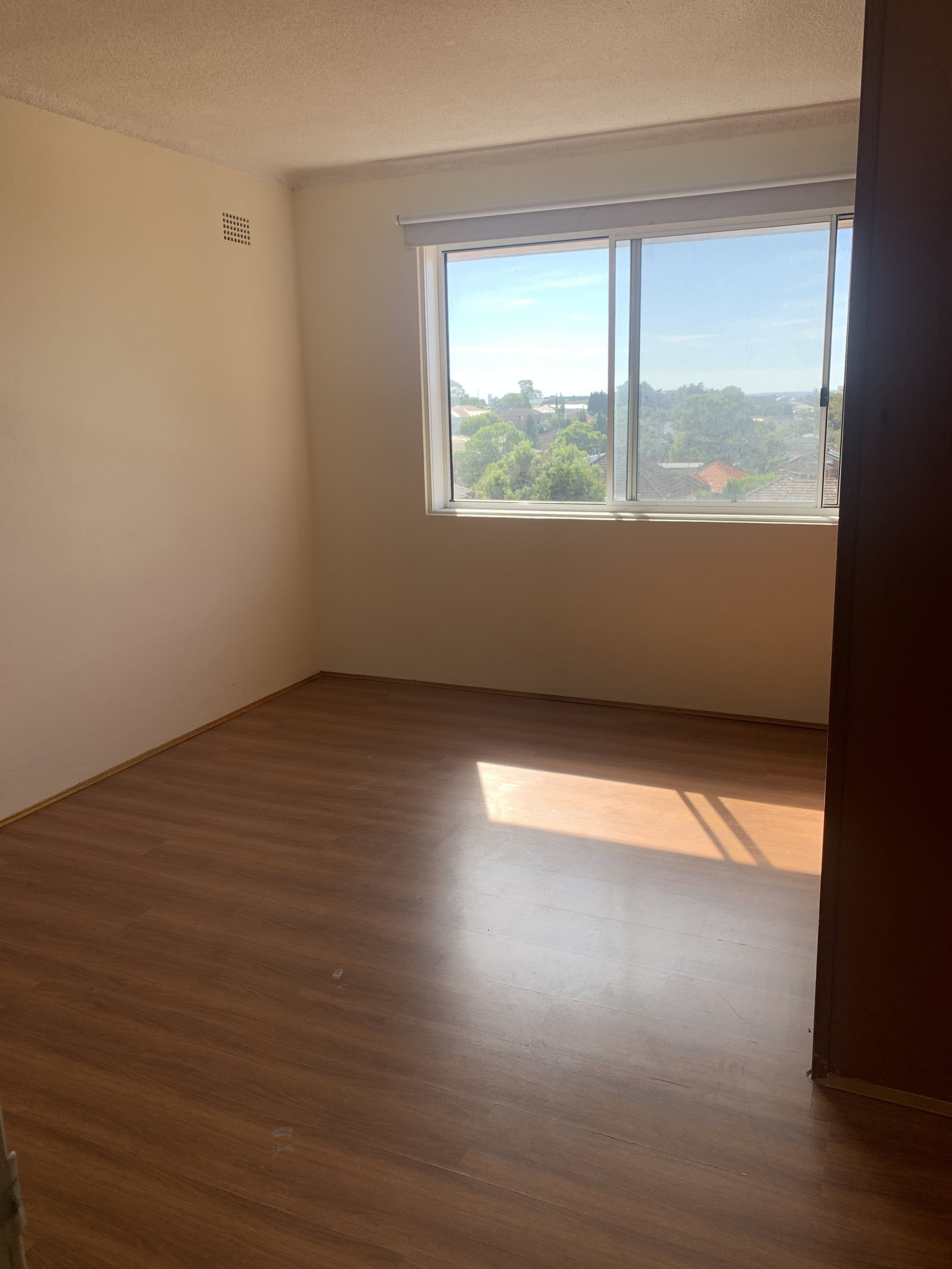 9/15 St Albans Rd  KINGSGROVE 8