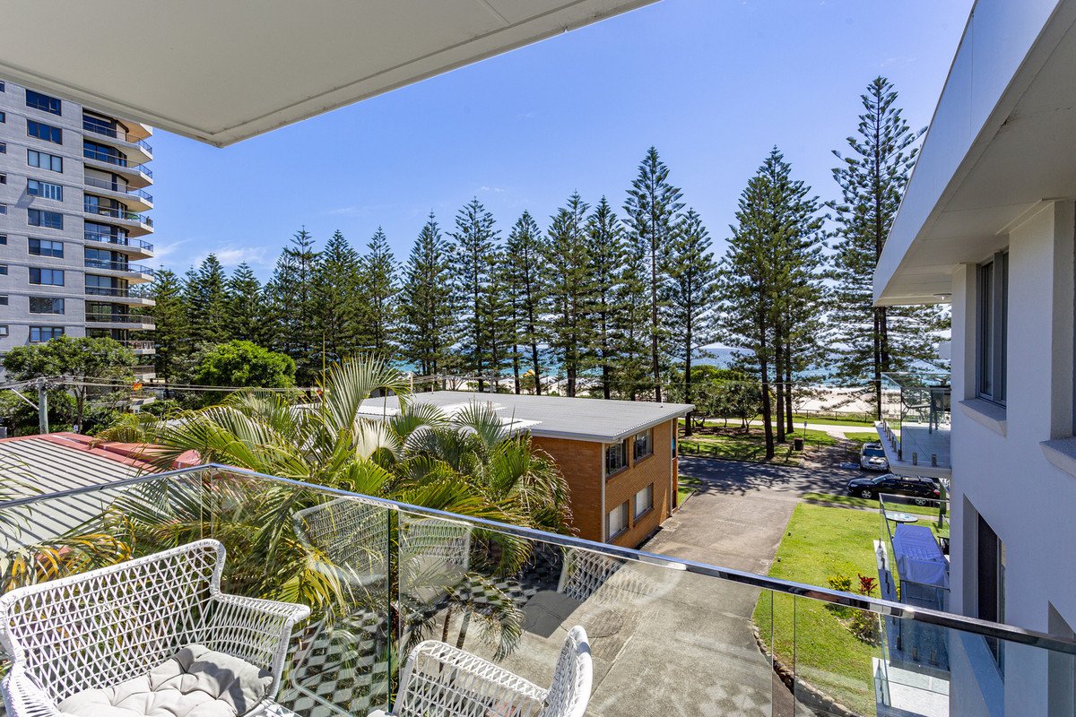 9/158 The Esplanade Burleigh Heads 2
