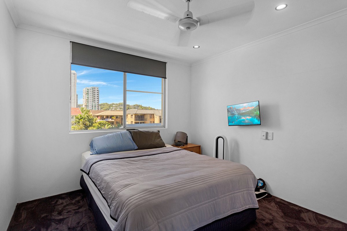 9/158 The Esplanade Burleigh Heads 4