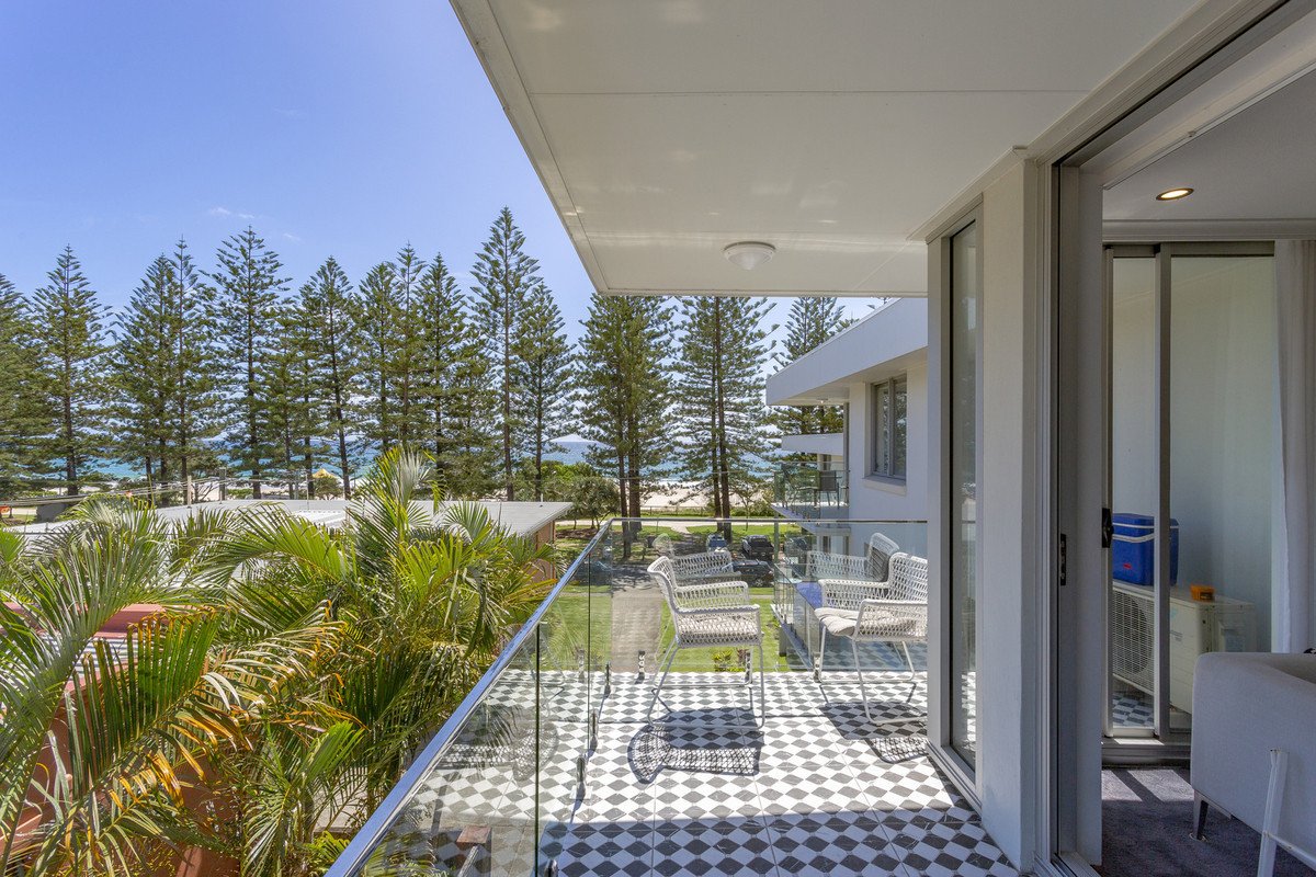 9/158 The Esplanade Burleigh Heads 6