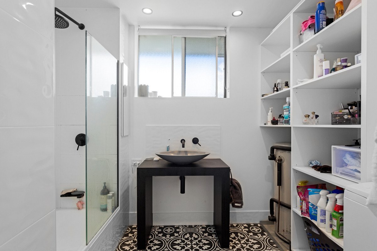 9/158 The Esplanade Burleigh Heads 10