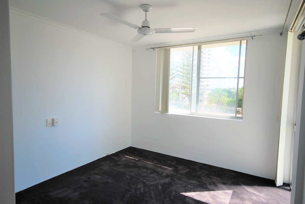 9/158 The Esplanade BURLEIGH HEADS 3