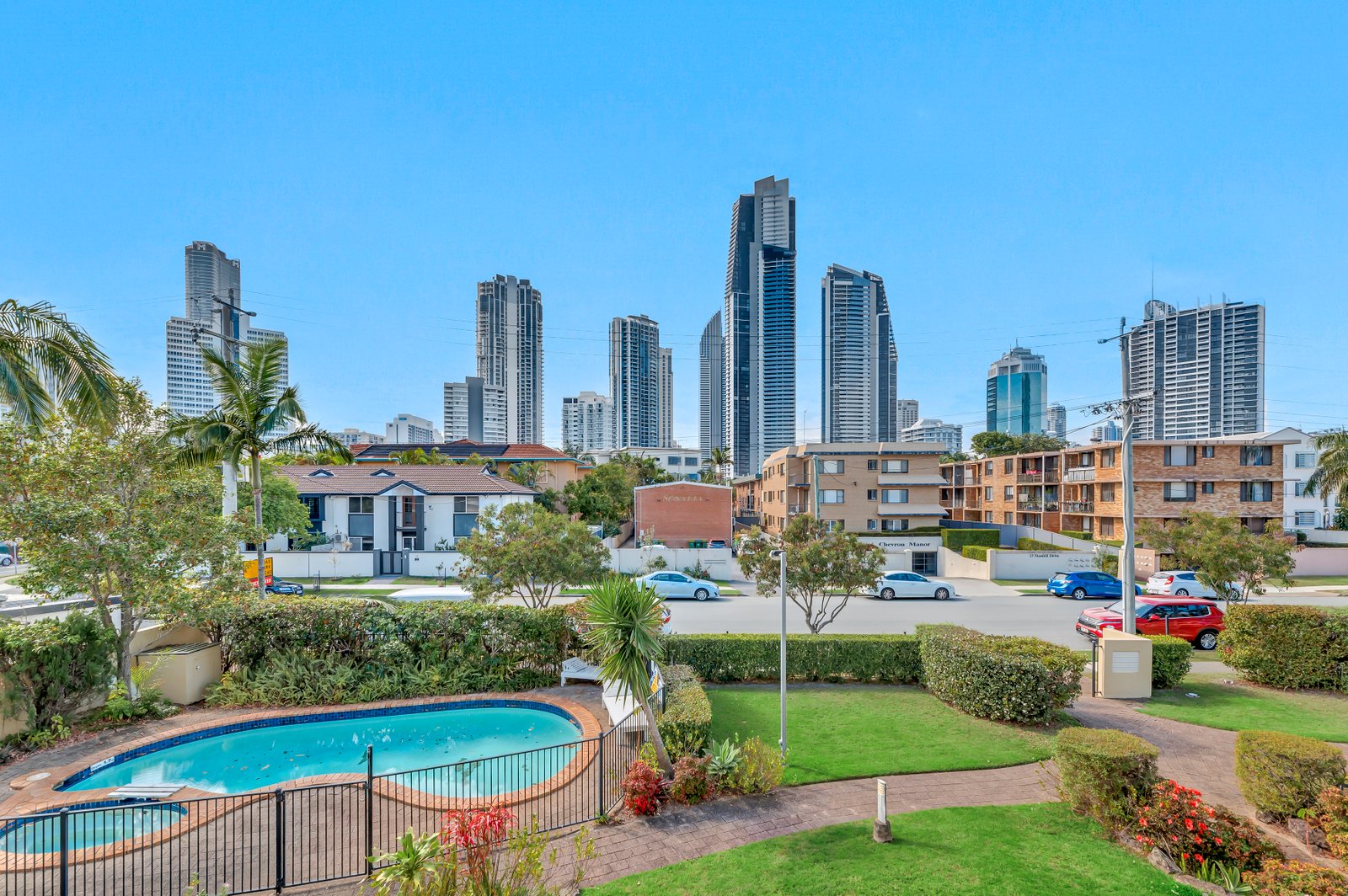 9/16-20 Stanhill Drive CHEVRON ISLAND 1