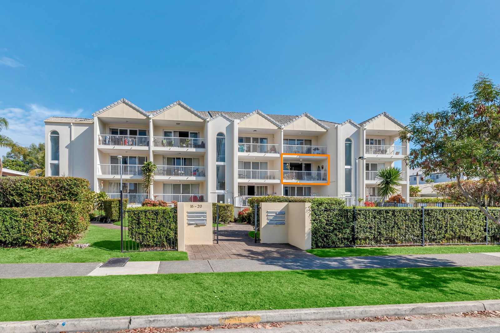 9/16-20 Stanhill Drive CHEVRON ISLAND 11