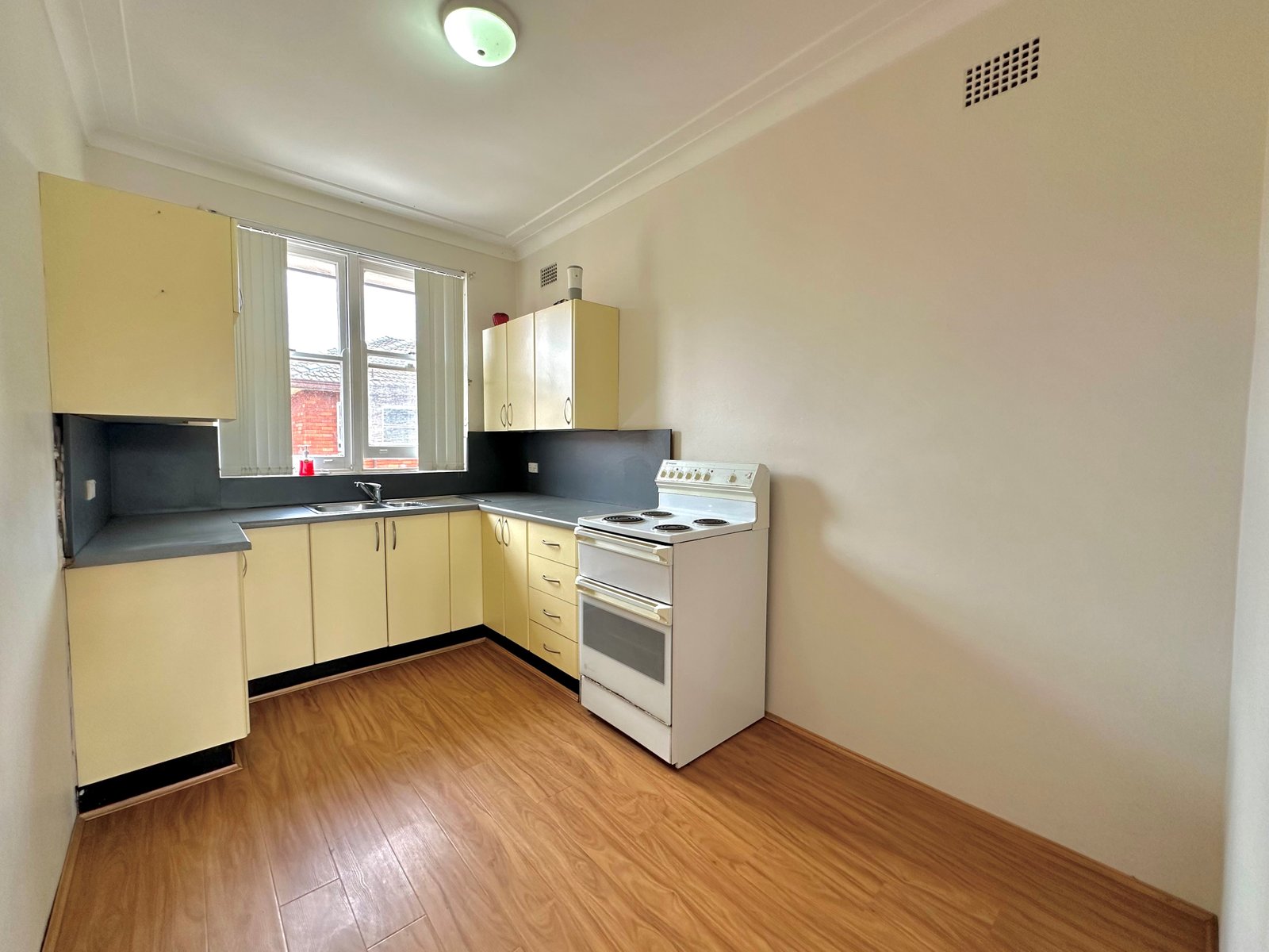 9/162-166 Chuter Avenue RAMSGATE BEACH 5