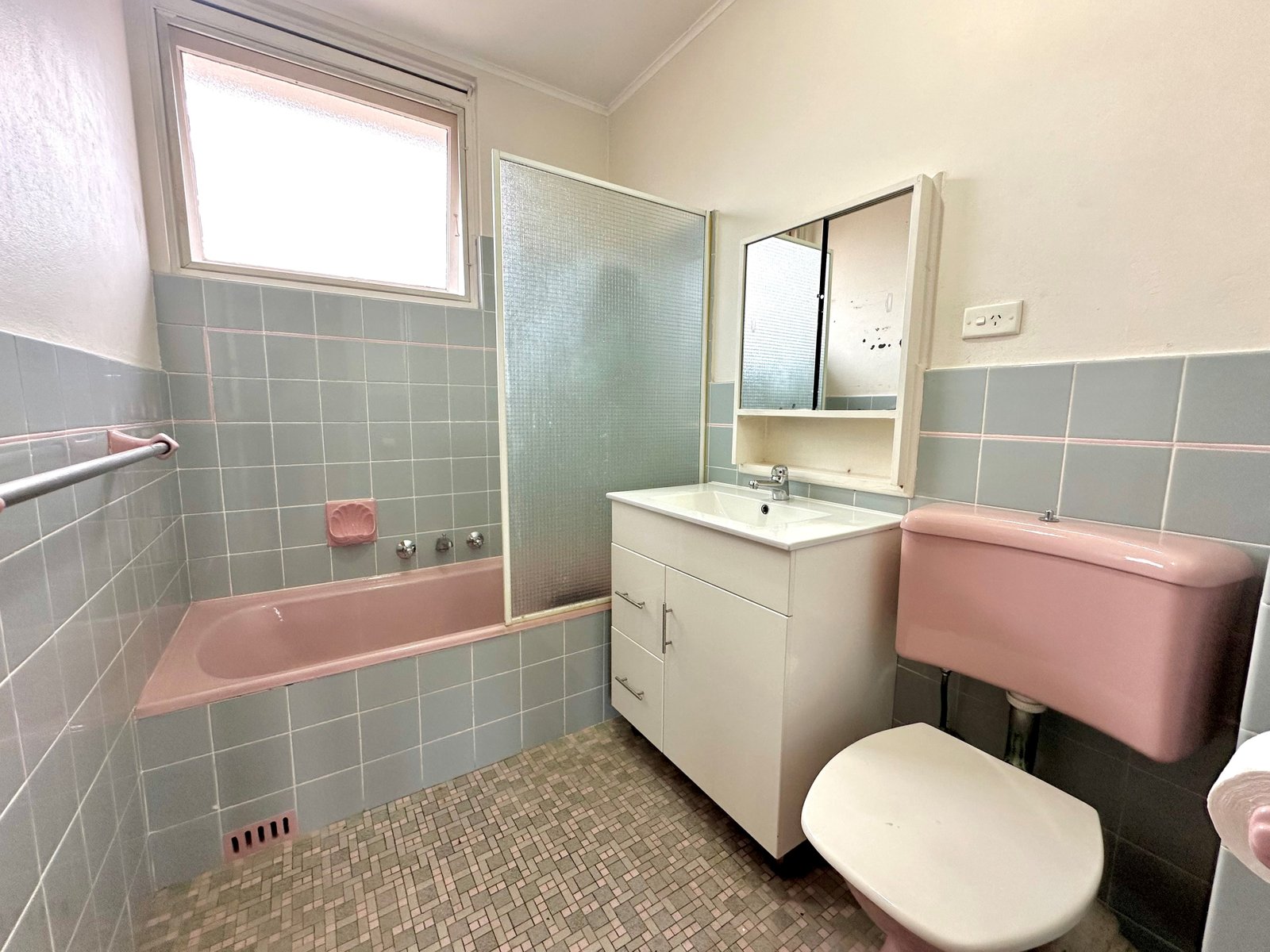 9/162-166 Chuter Avenue RAMSGATE BEACH 6