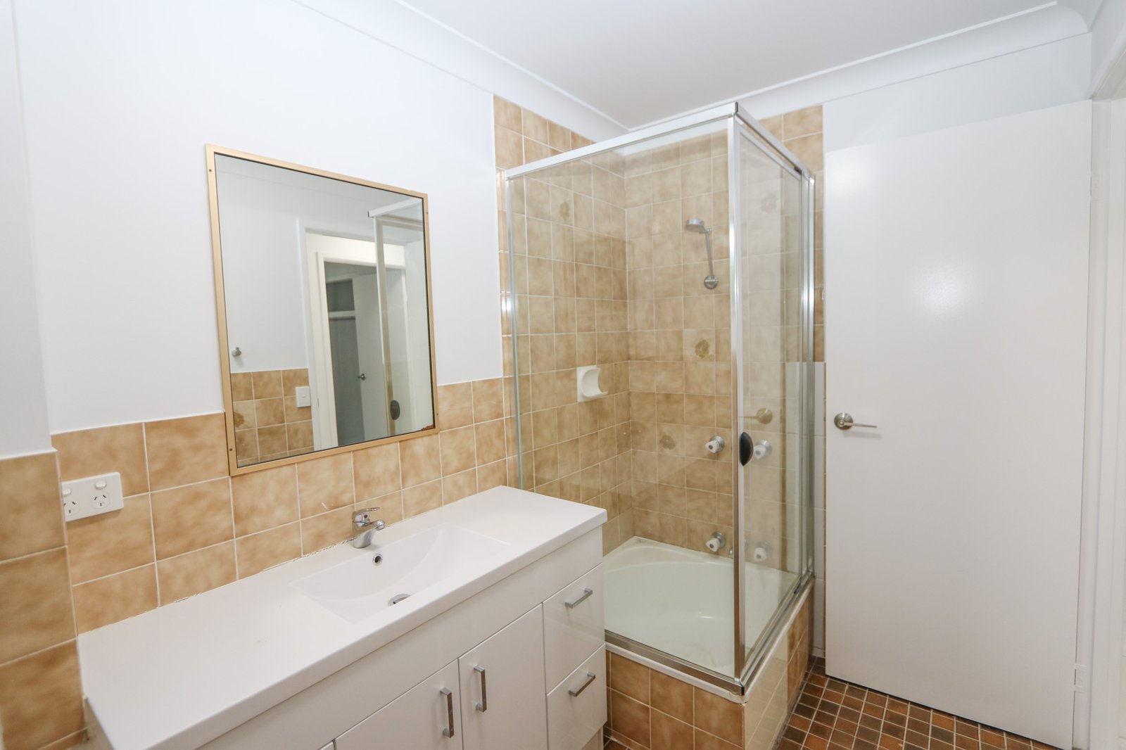 9/175 Muir Street LABRADOR 10
