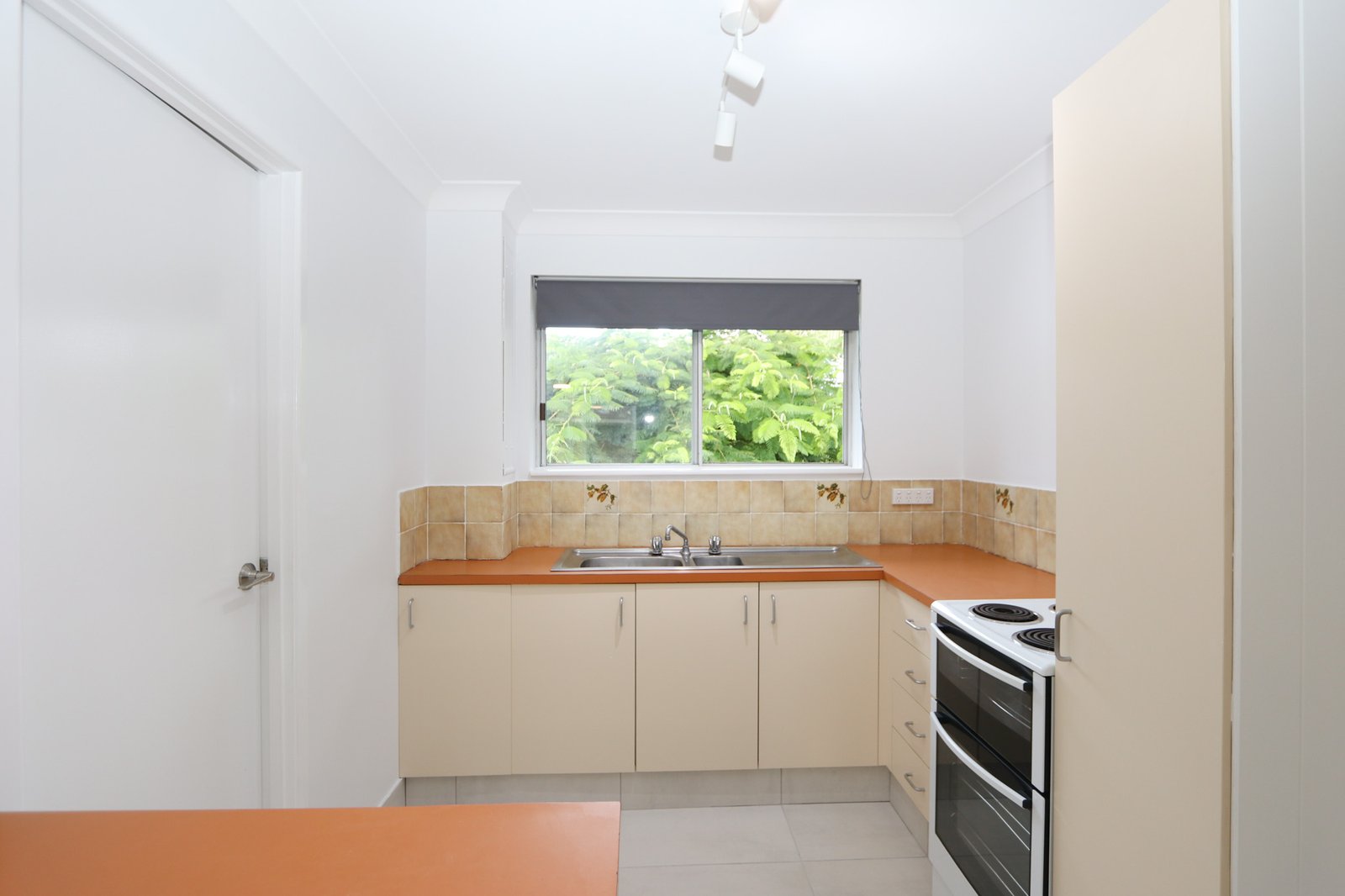 9/175 Muir Street LABRADOR 6