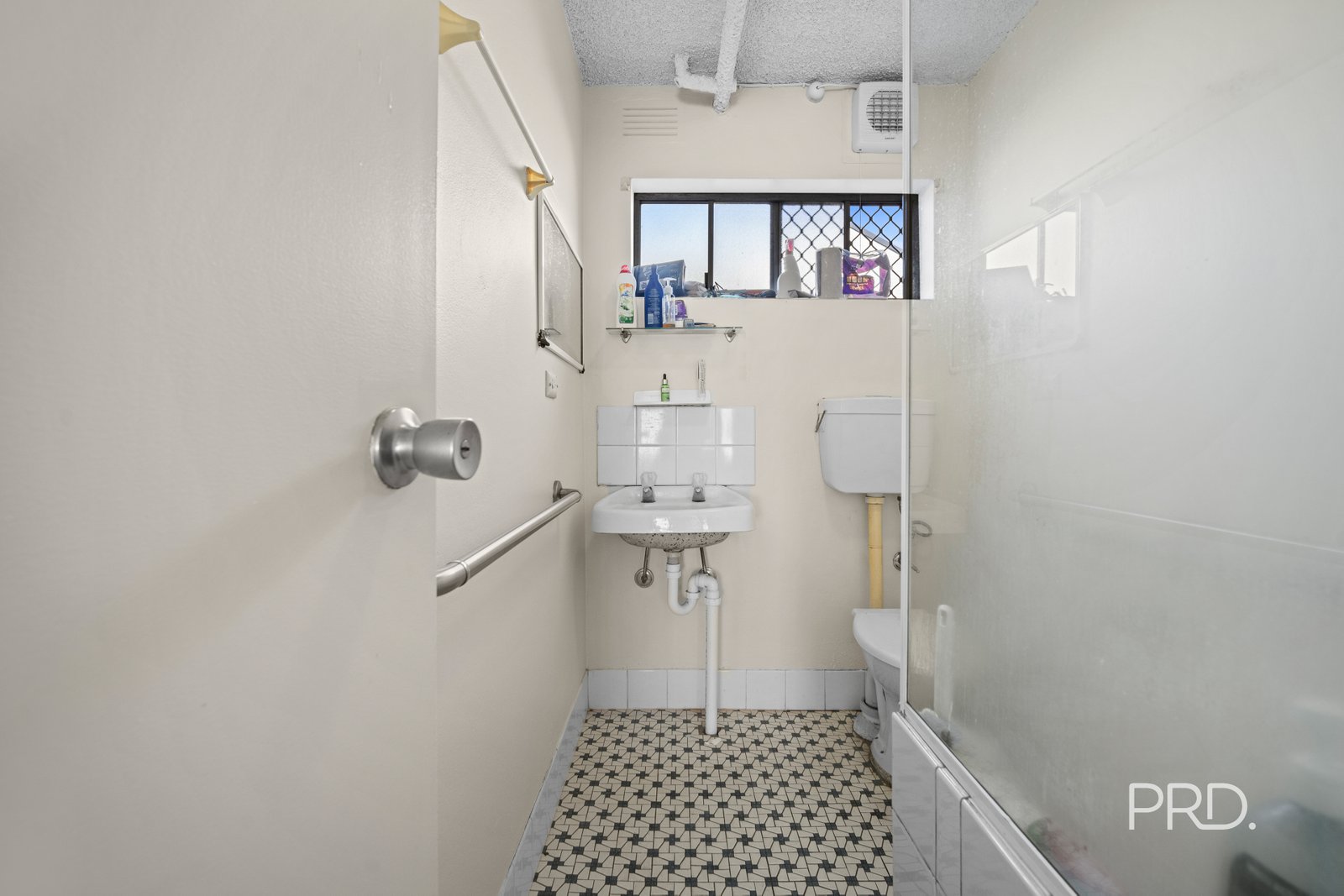 9/189 Lake Albert Road KOORINGAL 8