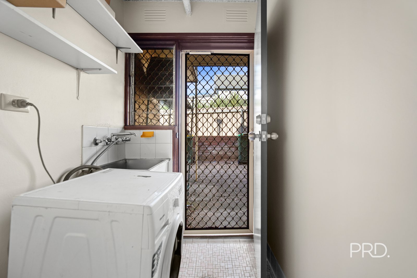 9/189 Lake Albert Road KOORINGAL 9