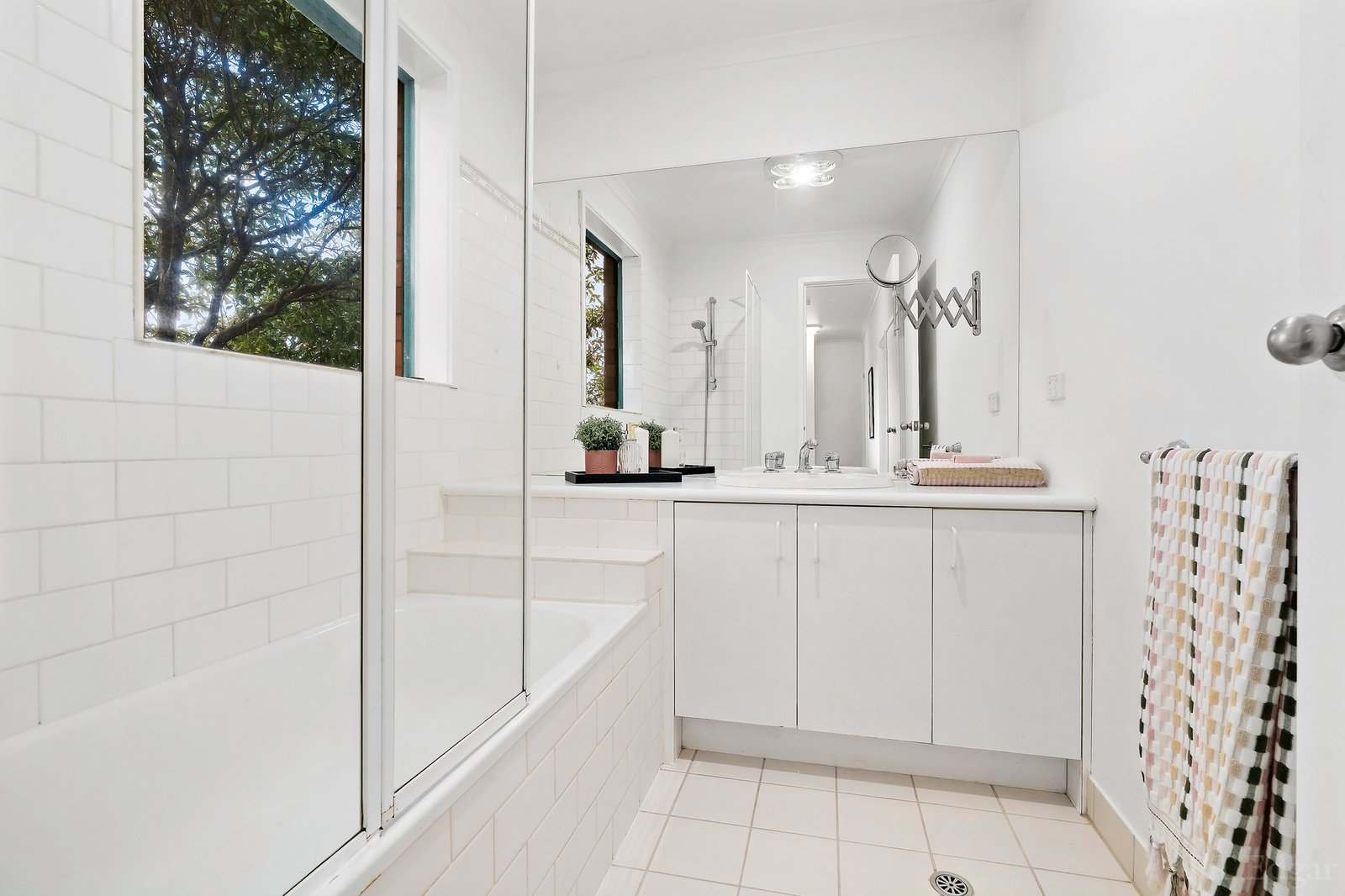 Real Estate and Property in 9/19 Vaughan Crescent, Kew, VIC