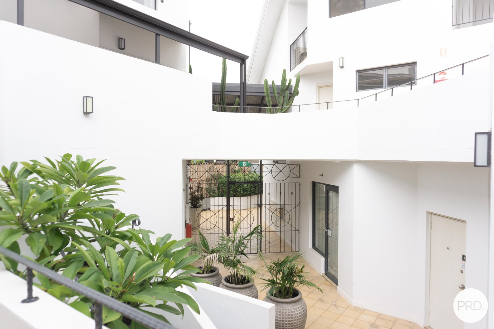 9/192 Hampden Road NEDLANDS 1