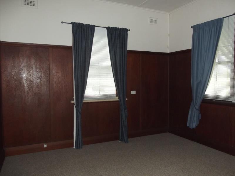 91a Ebsworth Street TAMWORTH 4