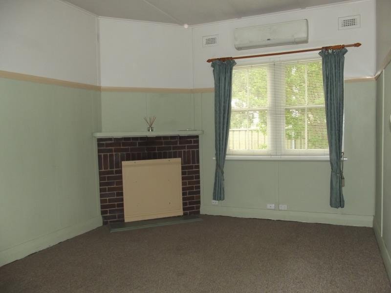 91a Ebsworth Street TAMWORTH 5