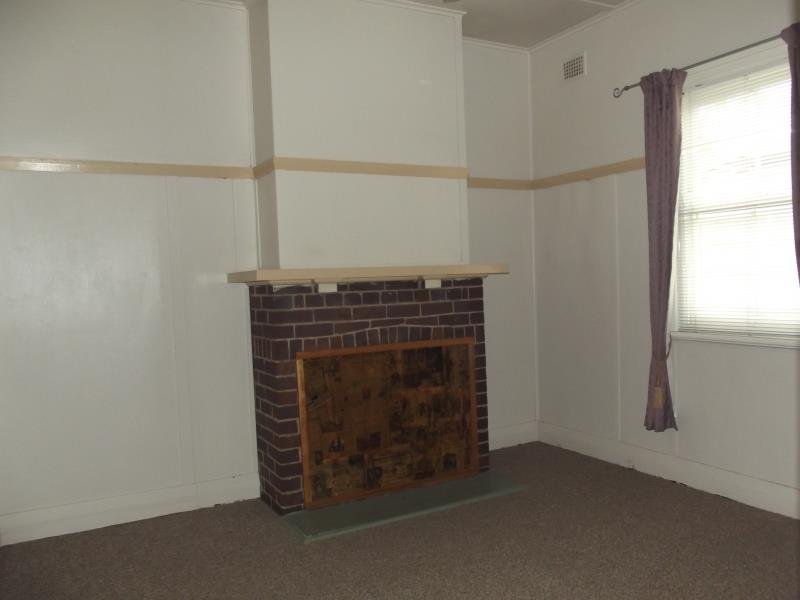 91a Ebsworth Street TAMWORTH 7