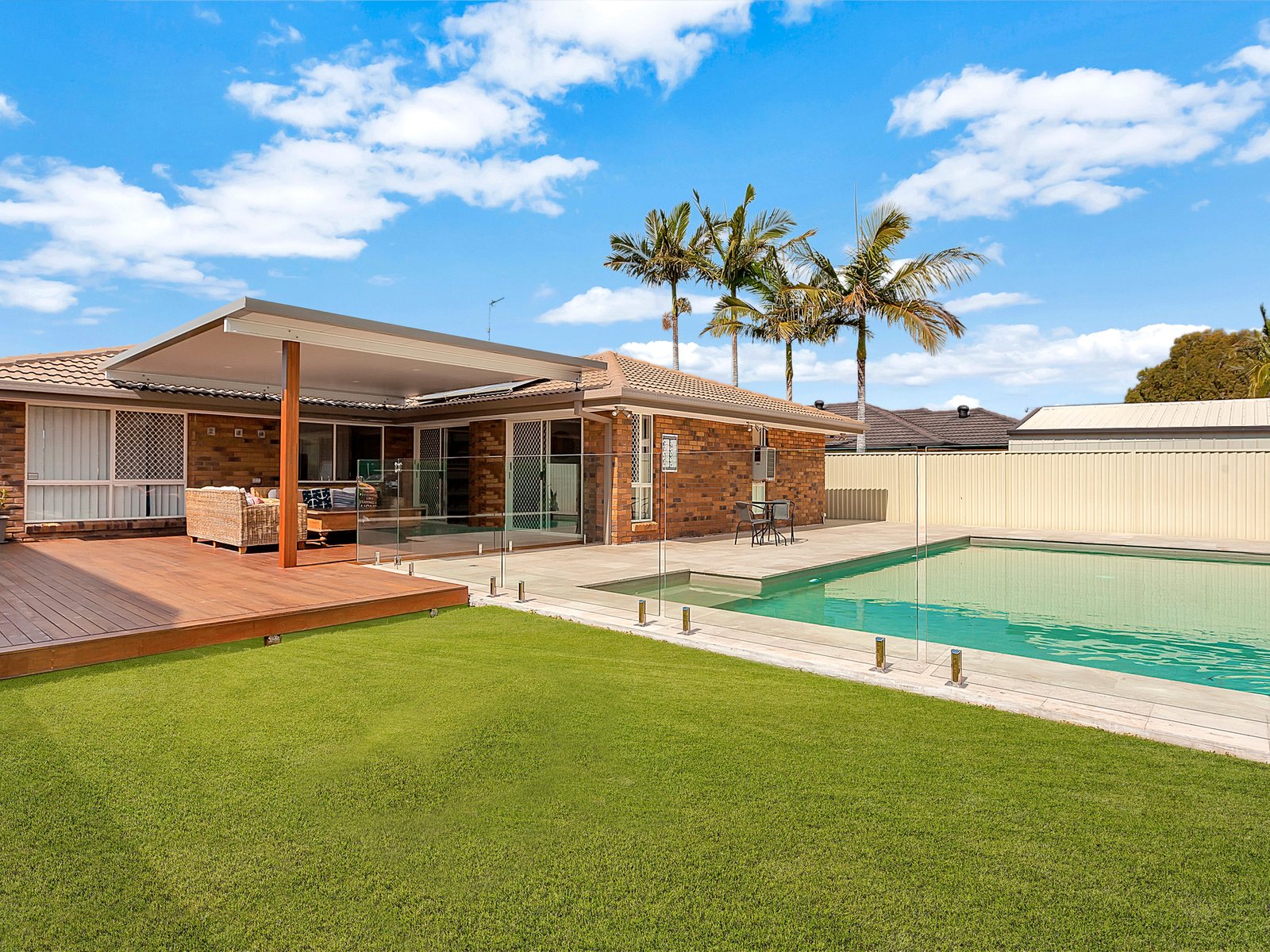 92 Cassowary Drive BURLEIGH WATERS 2