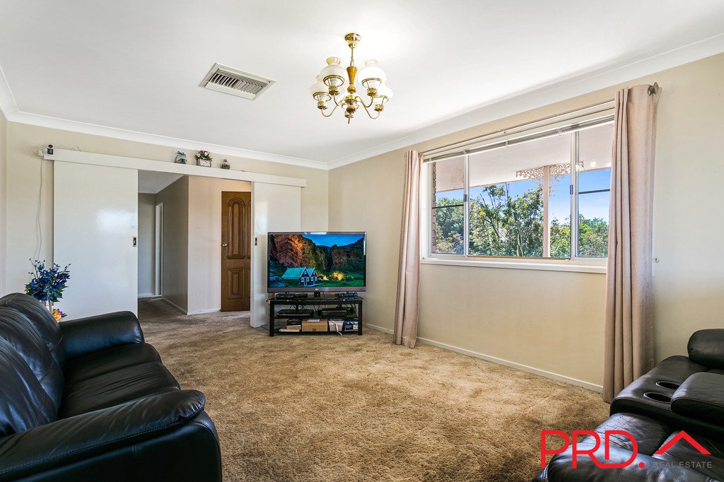 92 Edward Street TAMWORTH 5
