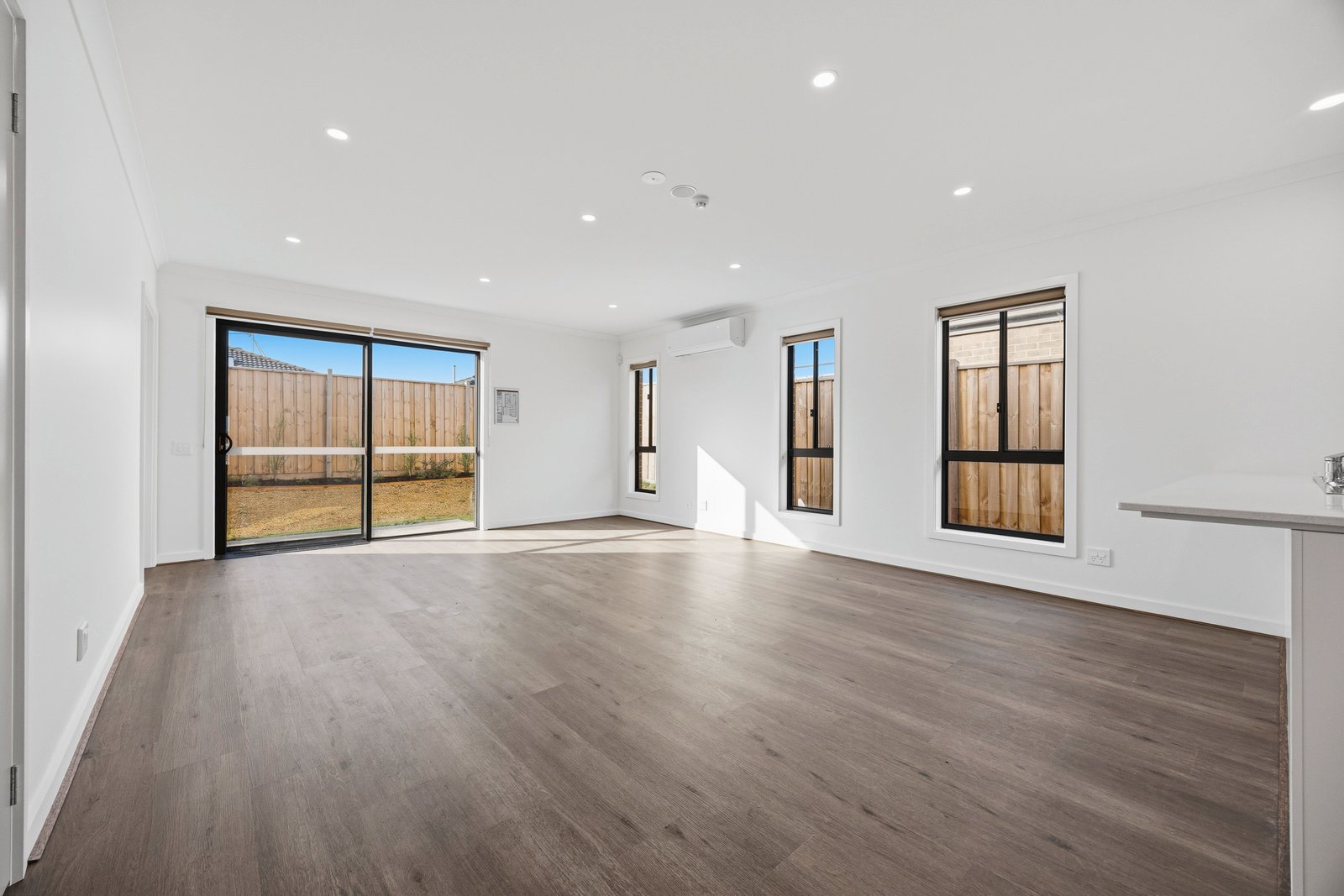 Gallery: 92 Elegante Rd