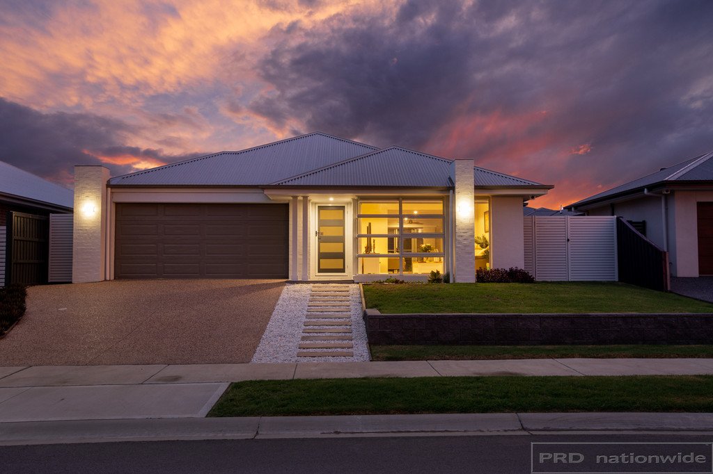 92 Emperor Parade CHISHOLM 1