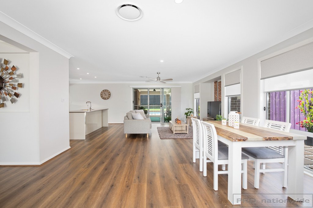 92 Emperor Parade CHISHOLM 6