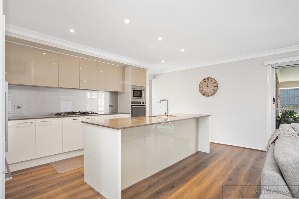 92 Emperor Parade CHISHOLM 11