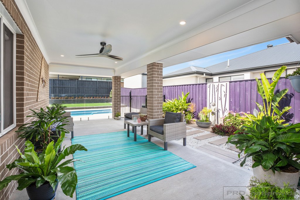 92 Emperor Parade CHISHOLM 13