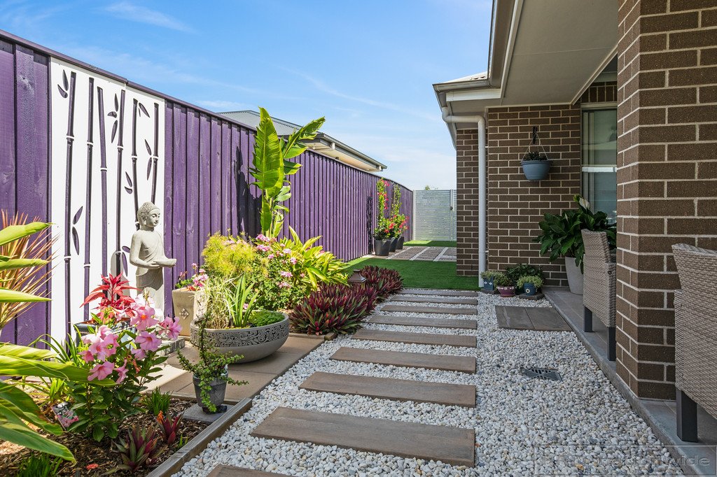 92 Emperor Parade CHISHOLM 15