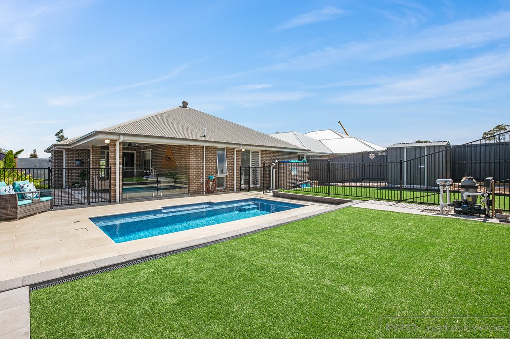 92 Emperor Parade CHISHOLM 17