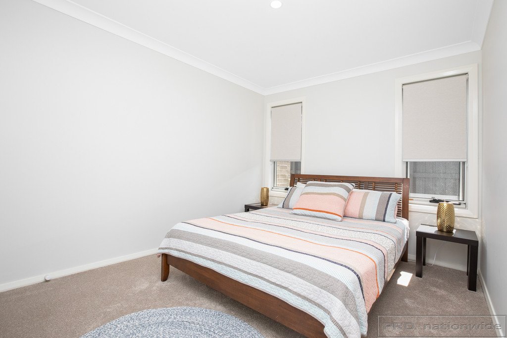 92 Emperor Parade CHISHOLM 23