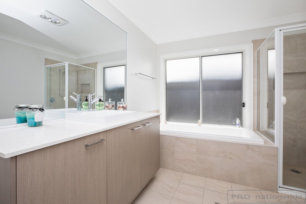 92 Emperor Parade CHISHOLM 24