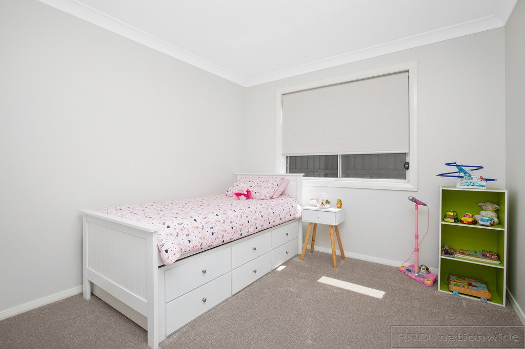 92 Emperor Parade CHISHOLM 25