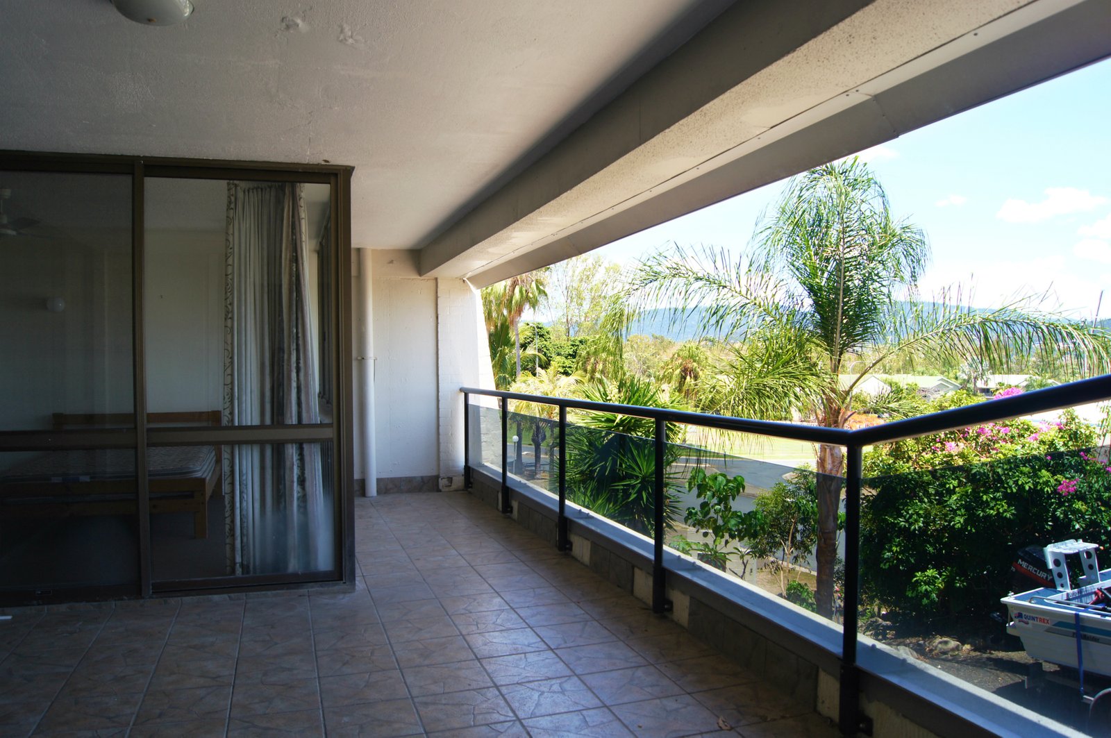 9/2 Eshelby Drive CANNONVALE 2