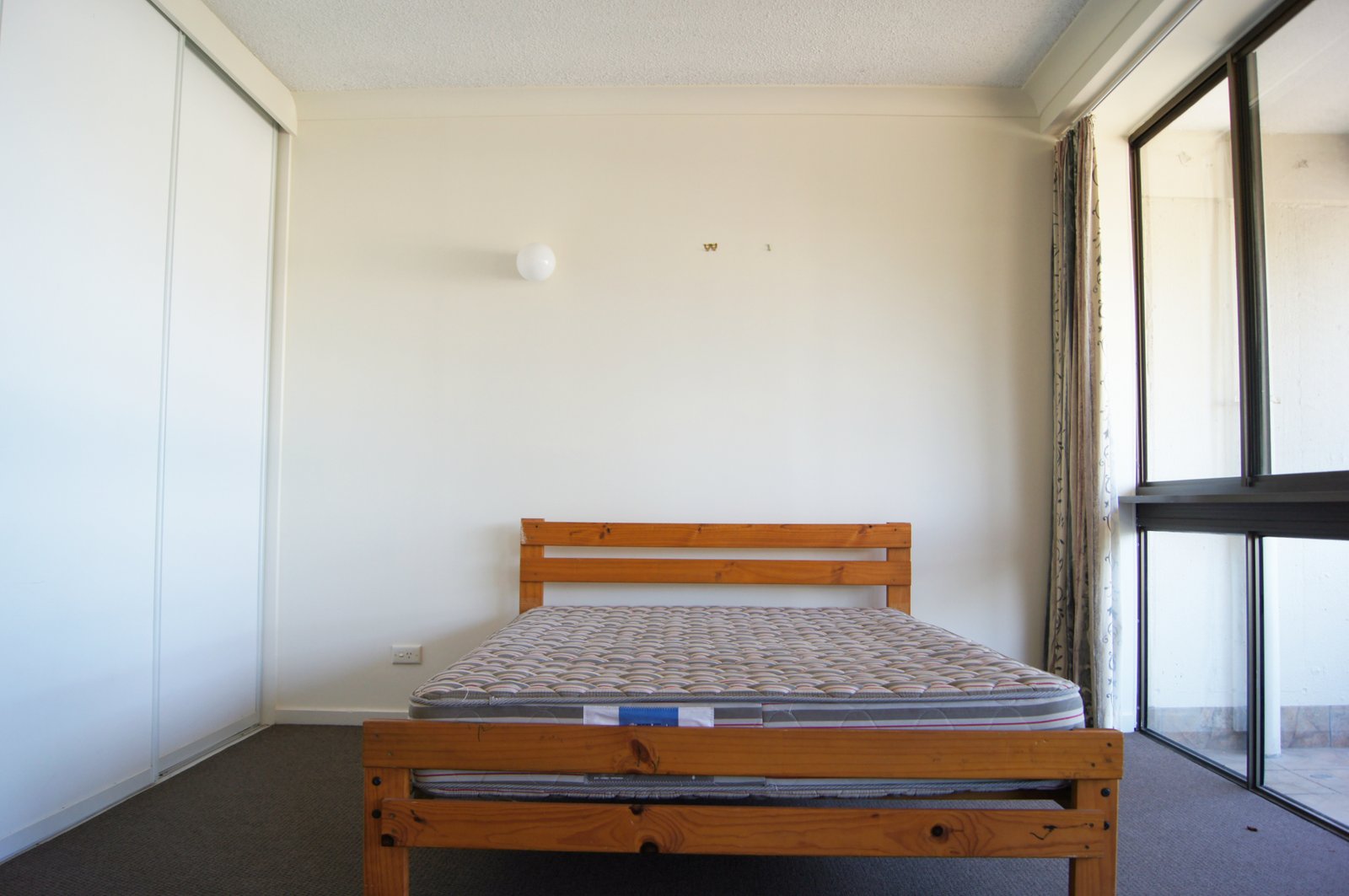 9/2 Eshelby Drive CANNONVALE 3
