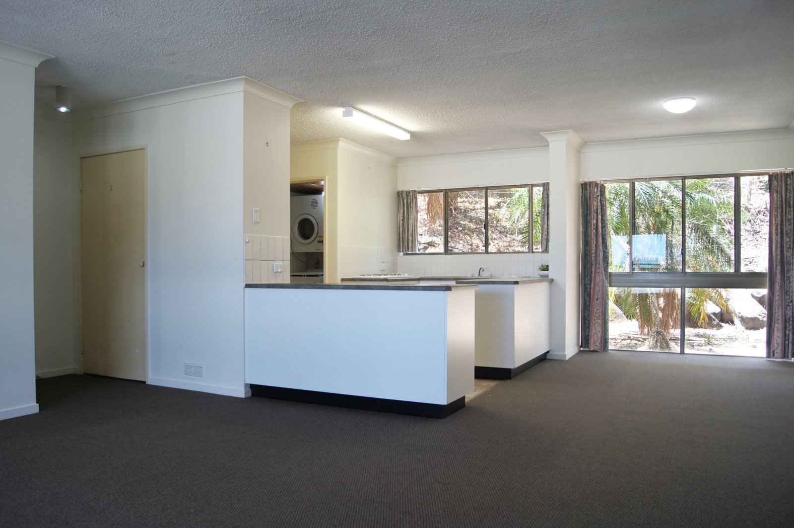 9/2 Eshelby Drive CANNONVALE 10
