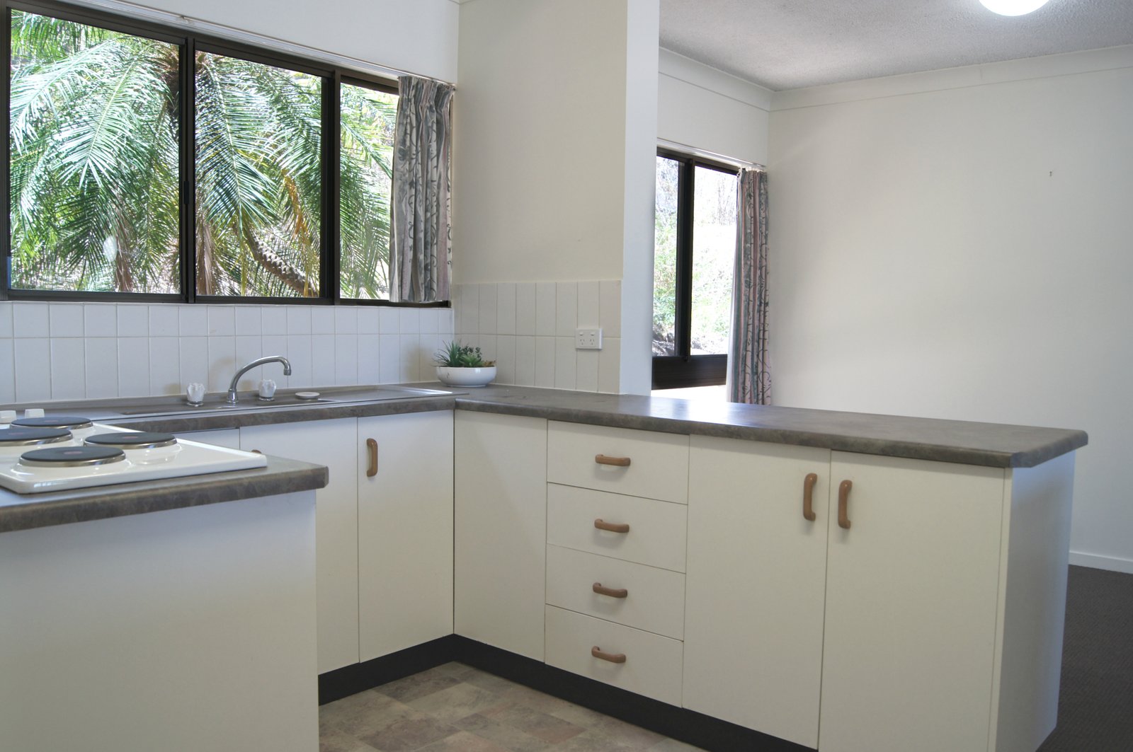 9/2 Eshelby Drive CANNONVALE 12