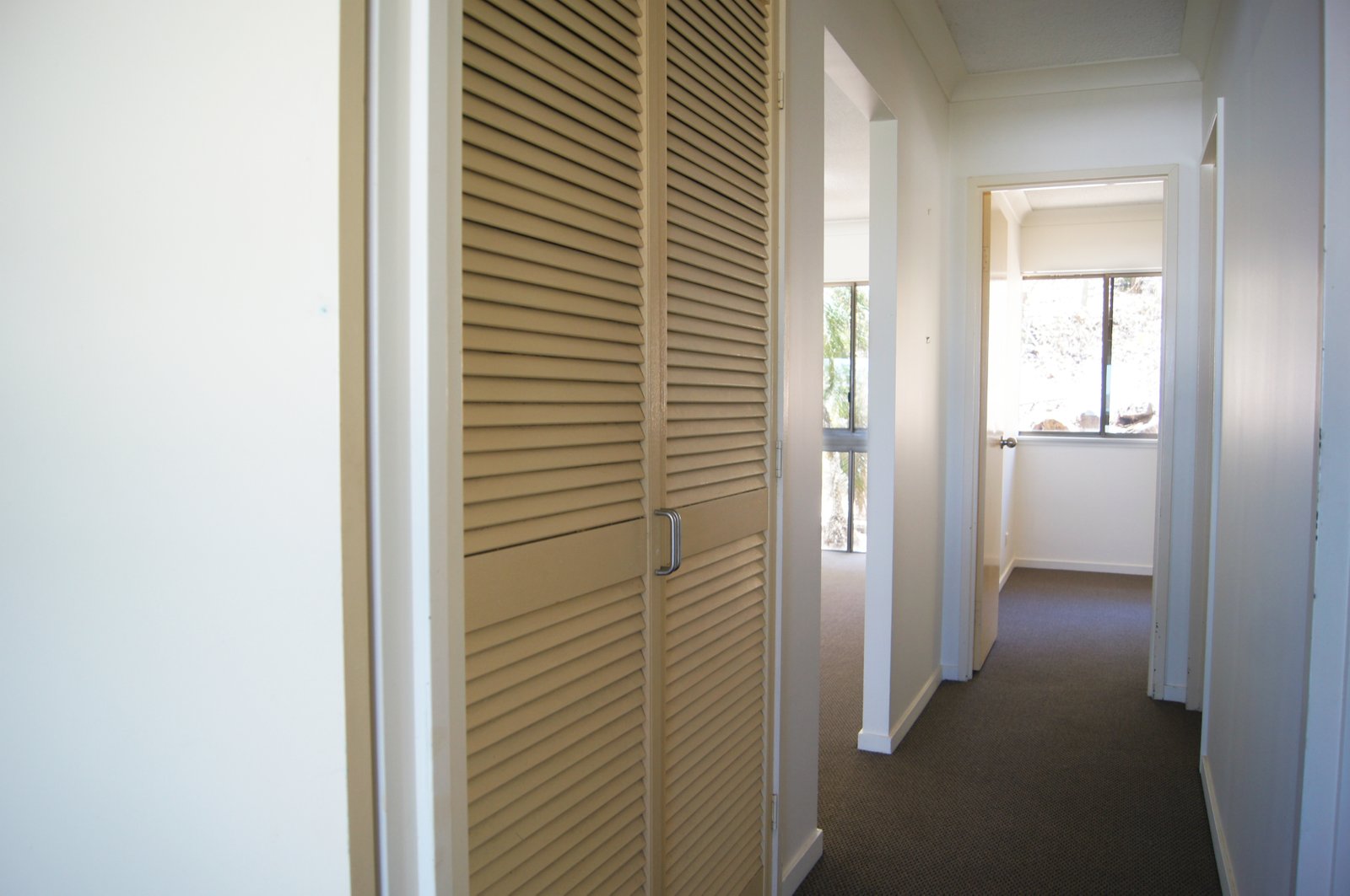 9/2 Eshelby Drive CANNONVALE 14