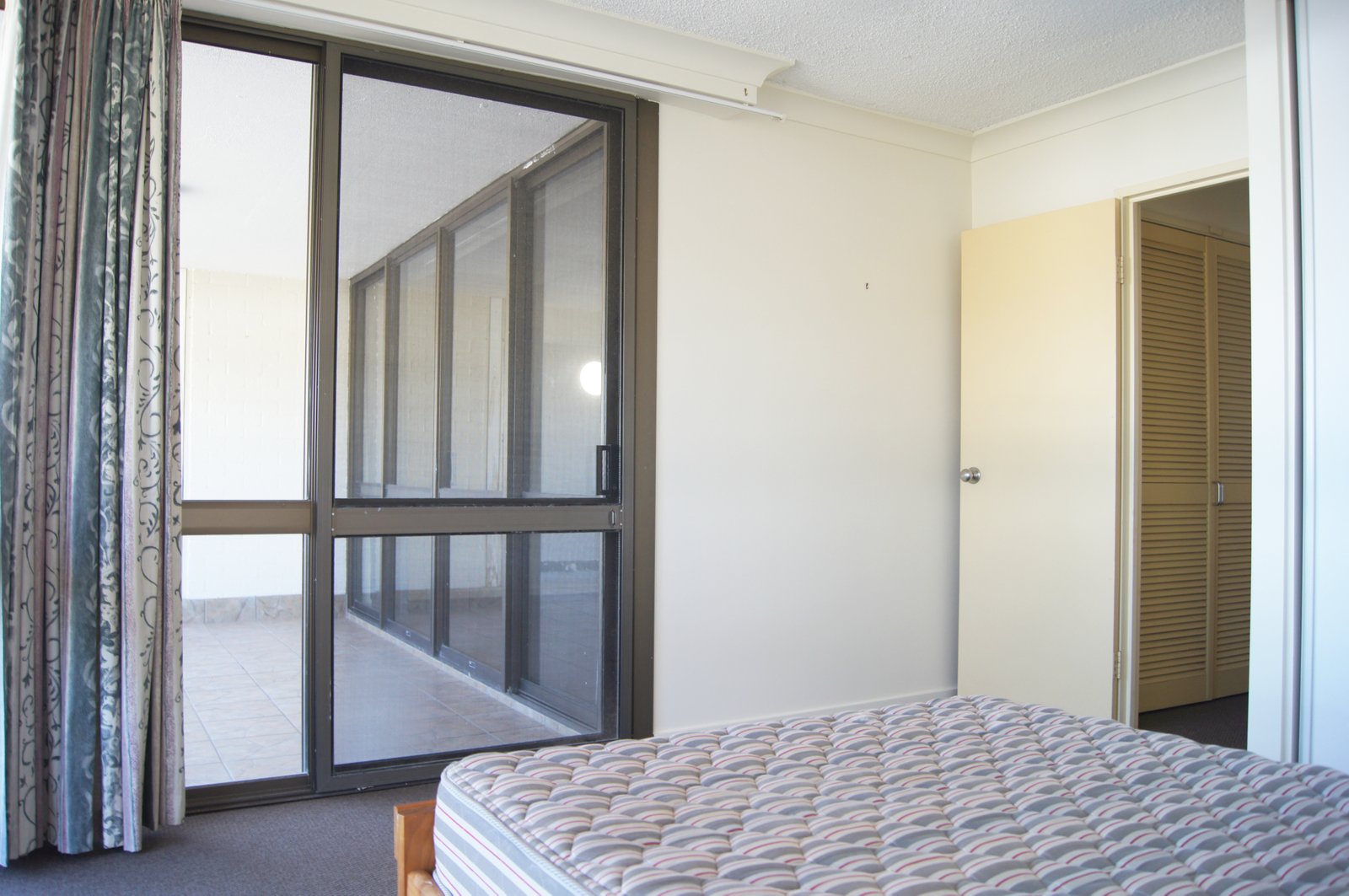 9/2 Eshelby Drive CANNONVALE 16