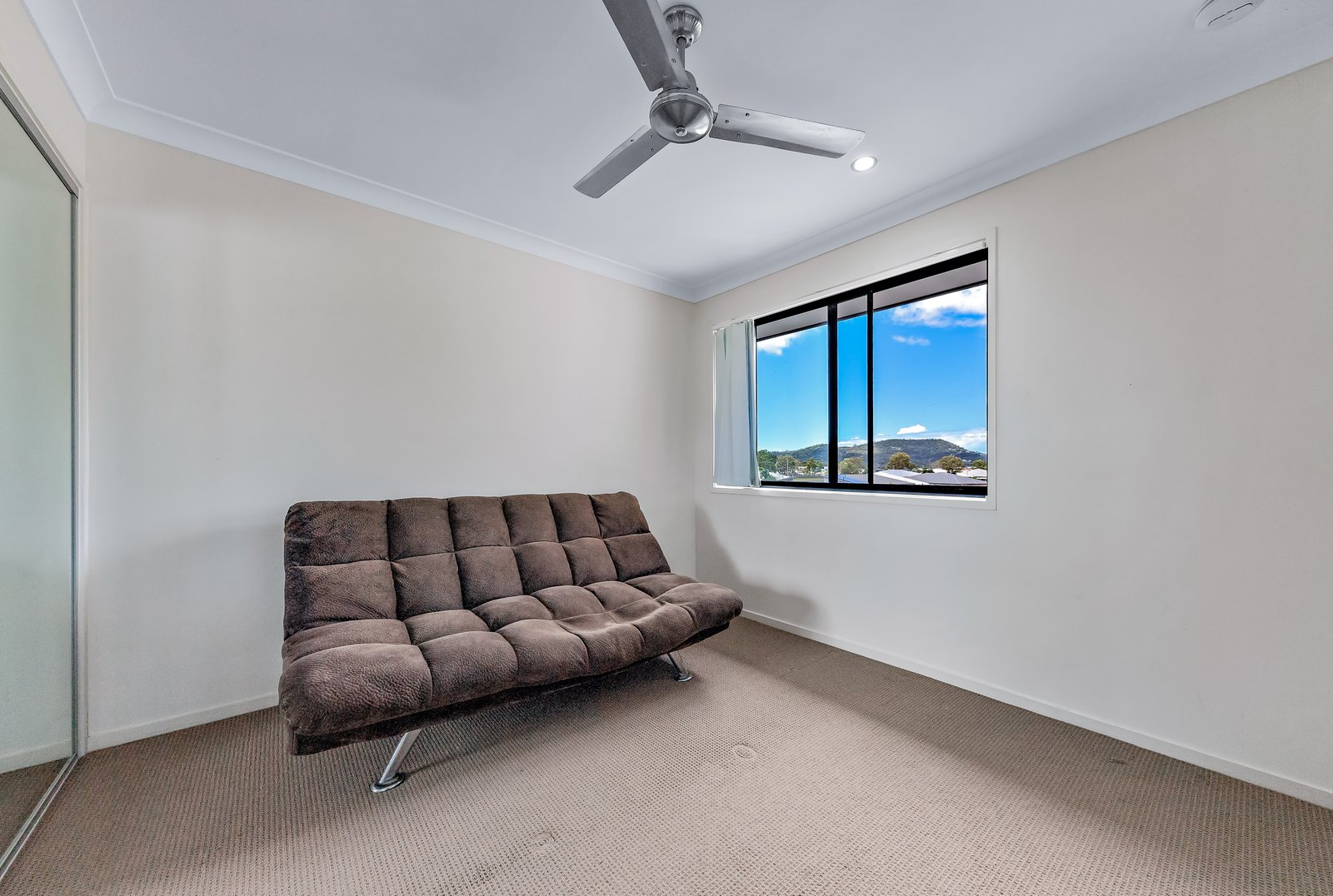 92 Fairweather Road CANNONVALE 9
