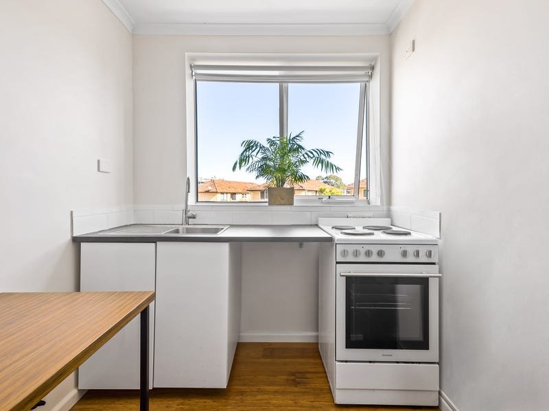 Real Estate and Property in 9/2 Fiona Court, St Kilda, VIC