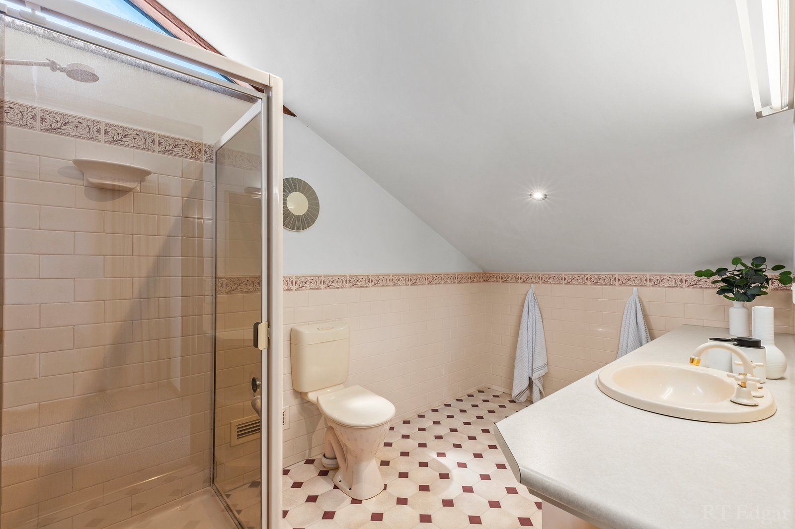 Real Estate and Property in 92 Fraser Crescent, Ocean Grove, VIC