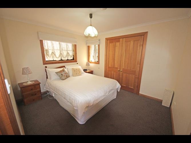 92 Lansdowne Crescent WEST HOBART 11