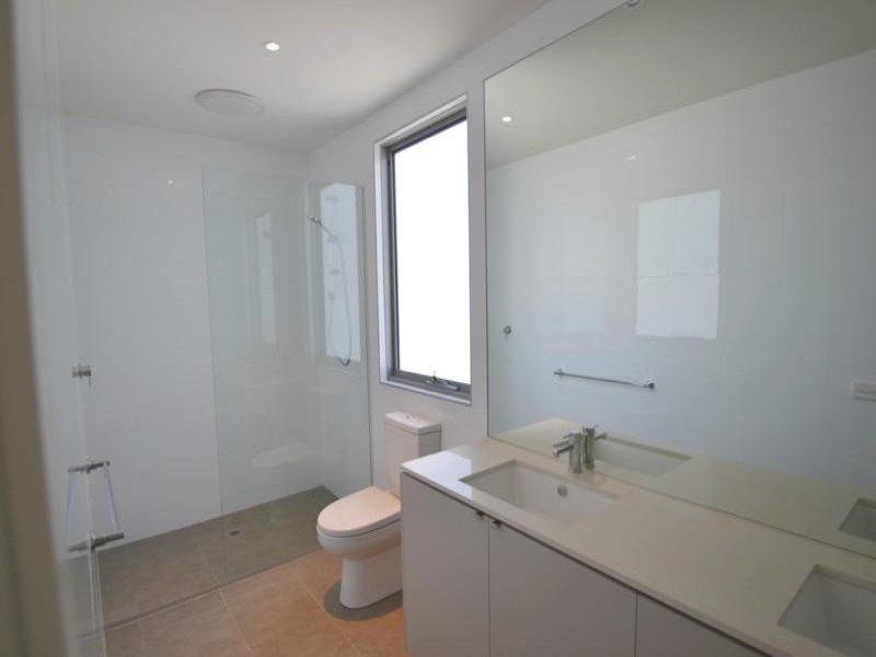 Gallery: 92 Oak Avenue