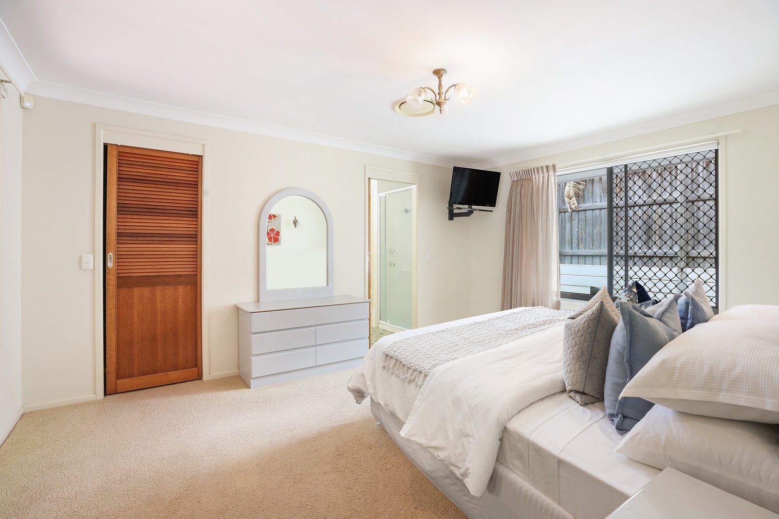 92 Parasol Street ASHMORE 7