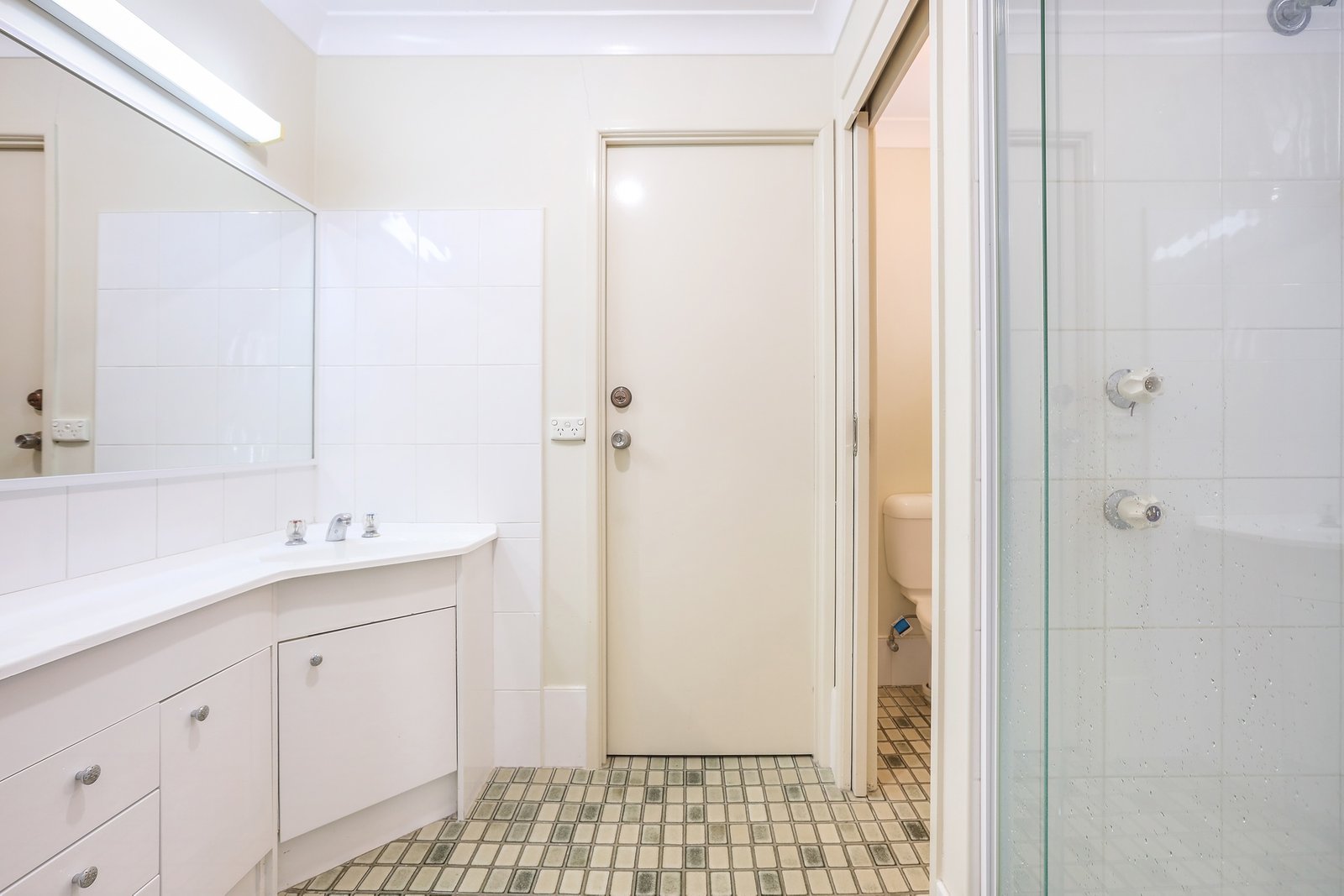 92 Parasol Street ASHMORE 8