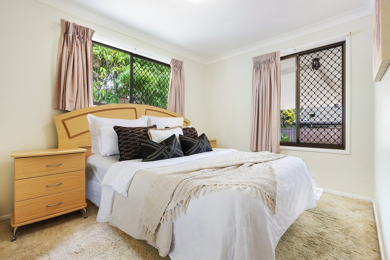92 Parasol Street ASHMORE 9