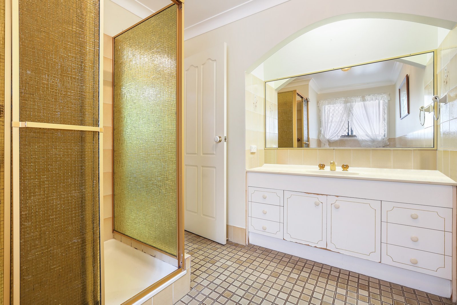 92 Parasol Street ASHMORE 11