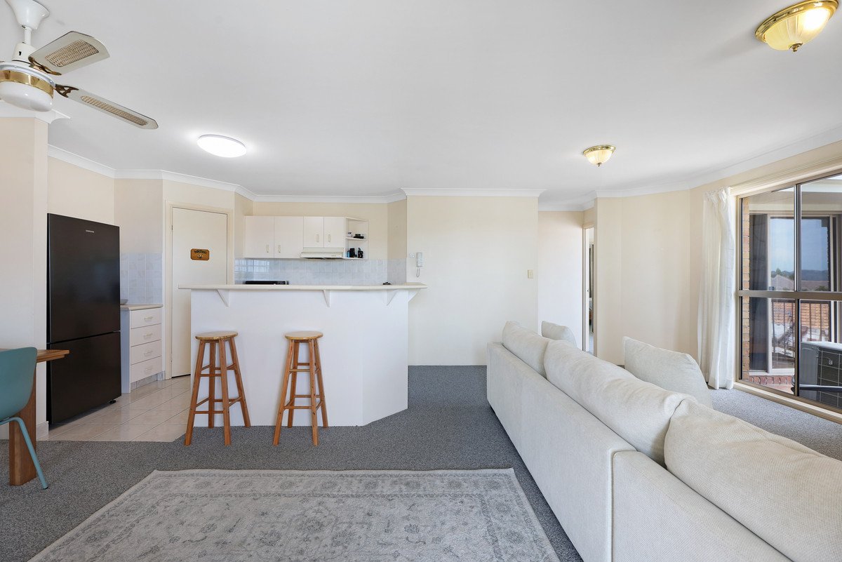 9/2 Stephens Street BURLEIGH HEADS 6